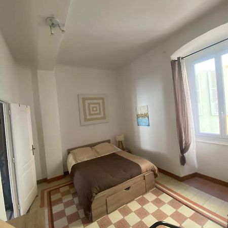 Appartement Climatise,Idealement Situe 100M Du Vieux Port. Bastiya Dış mekan fotoğraf