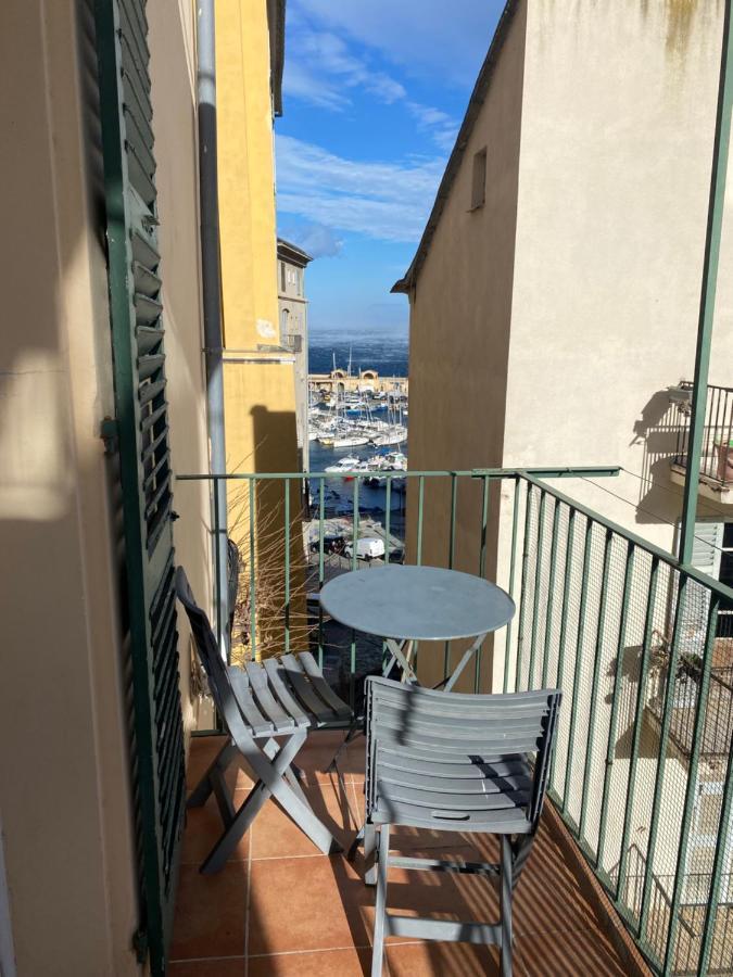 Appartement Climatise,Idealement Situe 100M Du Vieux Port. Bastiya Dış mekan fotoğraf
